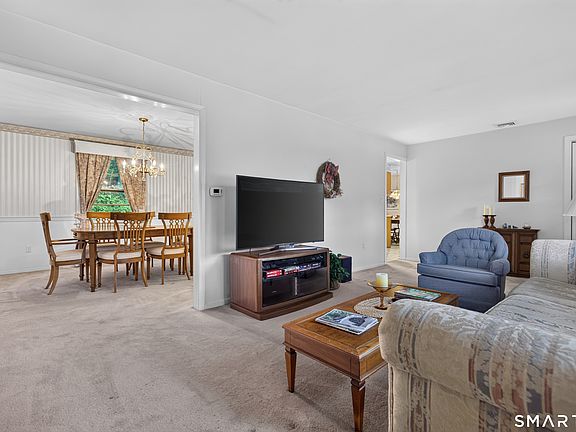 3rd image of 44 Roslyn Drive