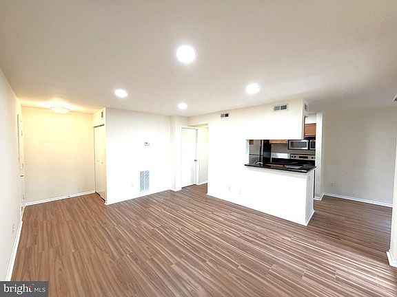 4th image of 11653 Gas Light Ct Suite H
