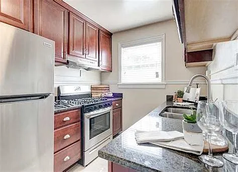 3505 Kensington Ave #6 — Photo 2