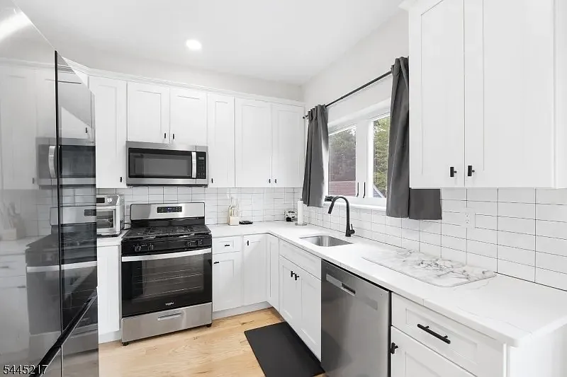 2 bed, $3,200 — Photo 4