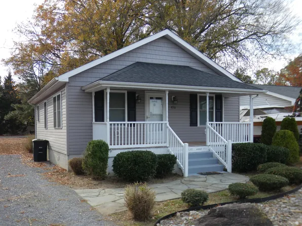 930 Bryant Ave, Colonial Beach, VA 22443