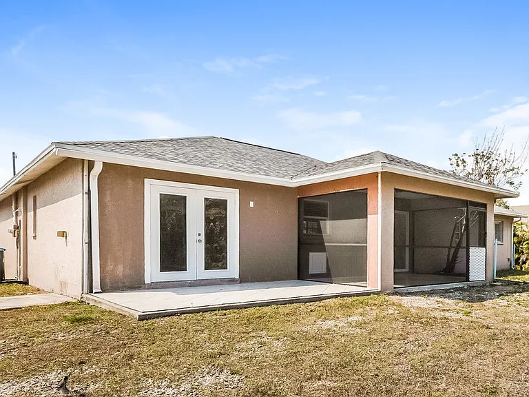 811 SW 14th Pl — Photo 16
