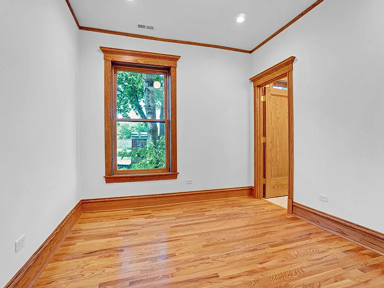 1233 N Hoyne Ave #3 — Photo 7