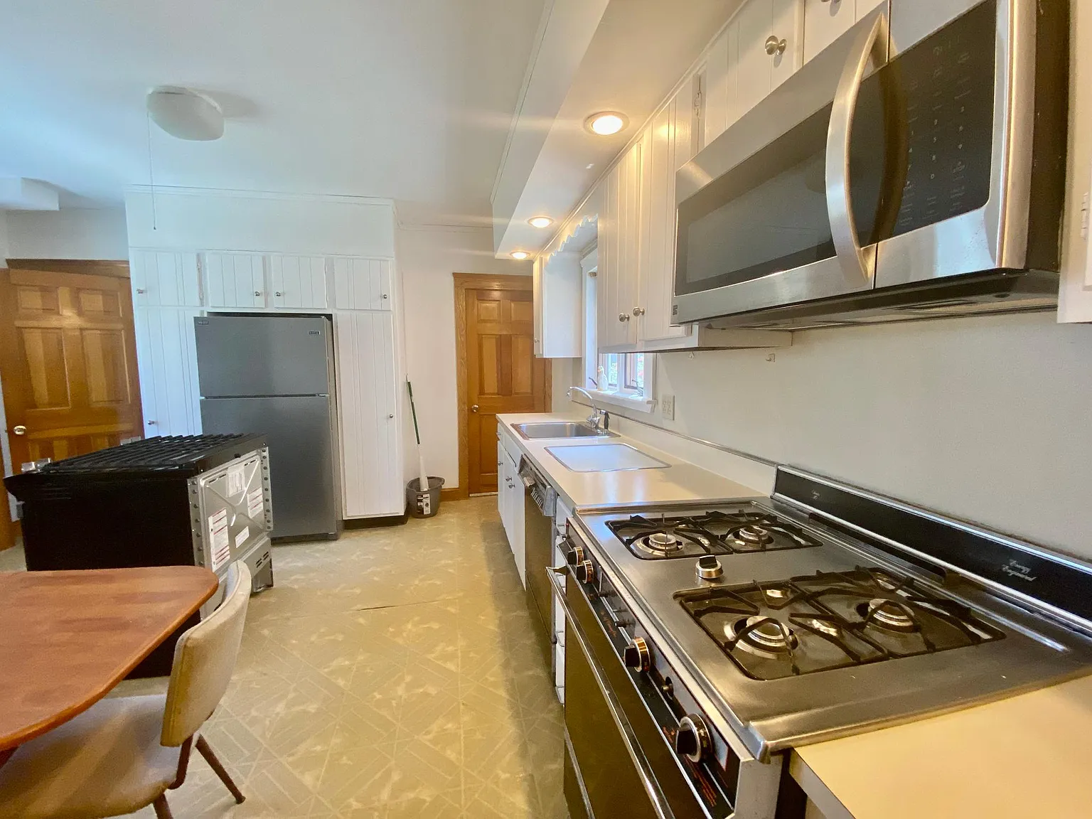 6 bed, $8,250 — Photo 1