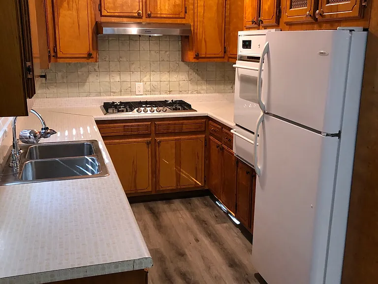 1203 Benton Ave — Photo 4