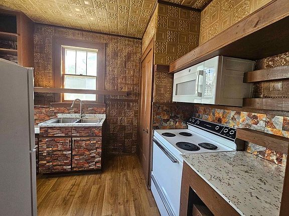 3rd image of 710 S Park St #1