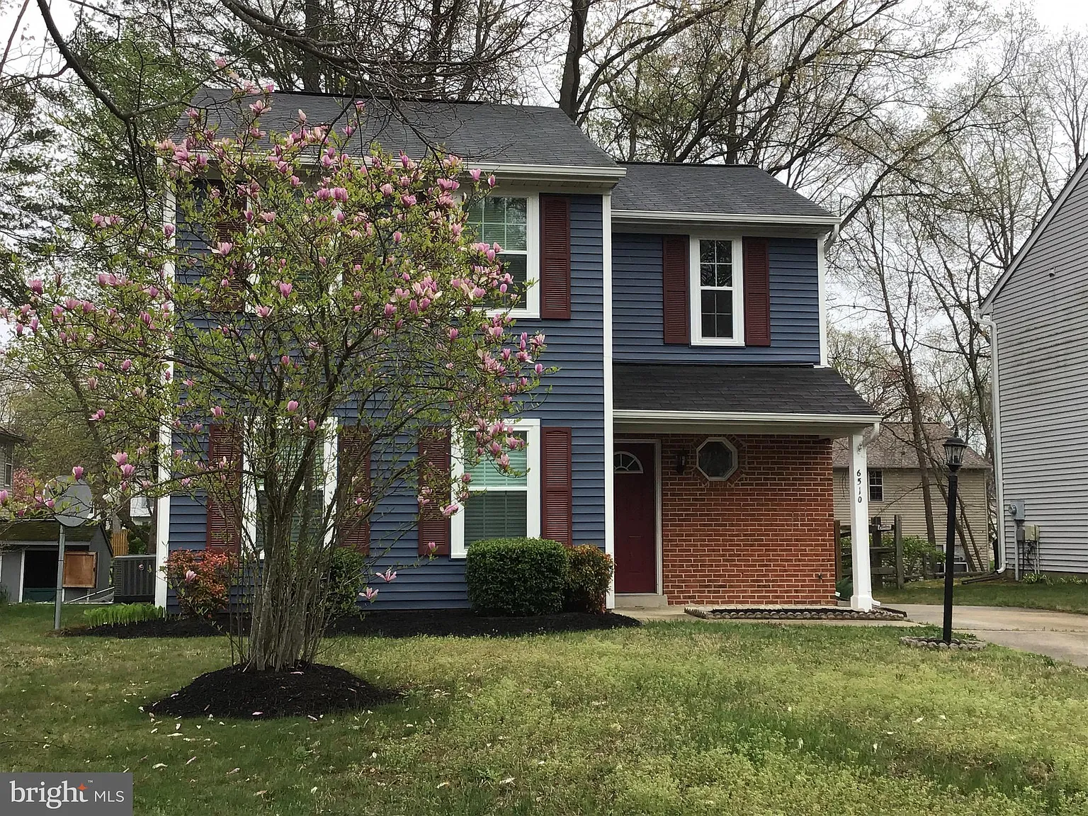 3 bed, 1.5 bath, 1324 sqft, $2,350 — Photo 1