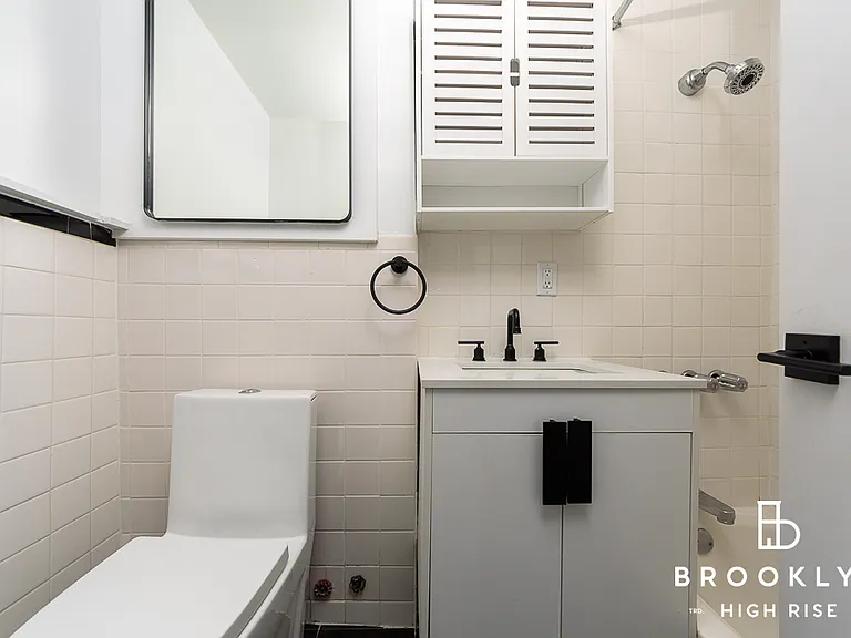 739 6th Ave #2R — Photo 6
