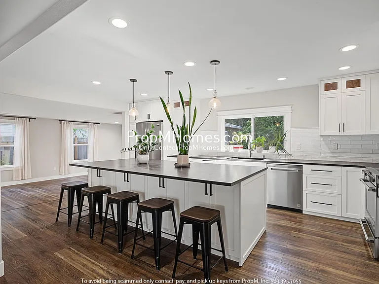 503 NE Birchwood Ter — Photo 5