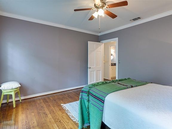 3rd image of 2220 Goldenrod Ave
