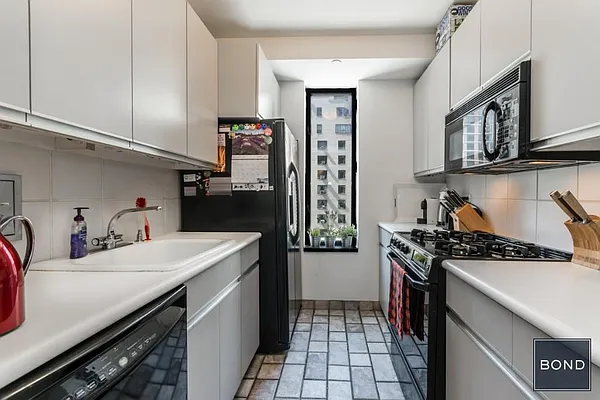 Rented by Bond New York | media 37