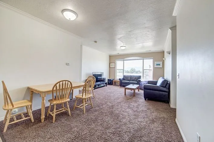 4 bed, $645 — Photo 2