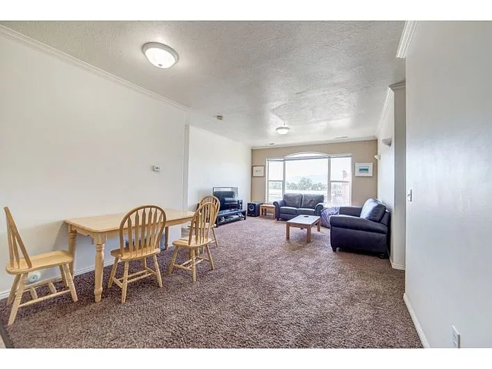Building Photo - 642 N University Ave #B316