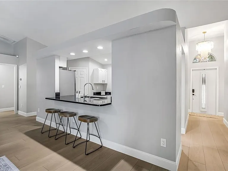 45 Wickliffe Dr — Photo 9
