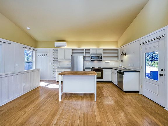 2nd image of 3326 Harrison Street