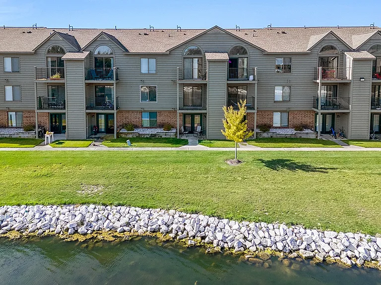 Oak Shores Apartments — Photo 48