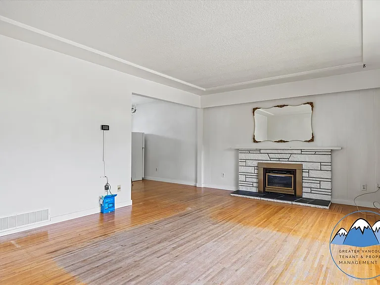 6589 Elliott St — Photo 4