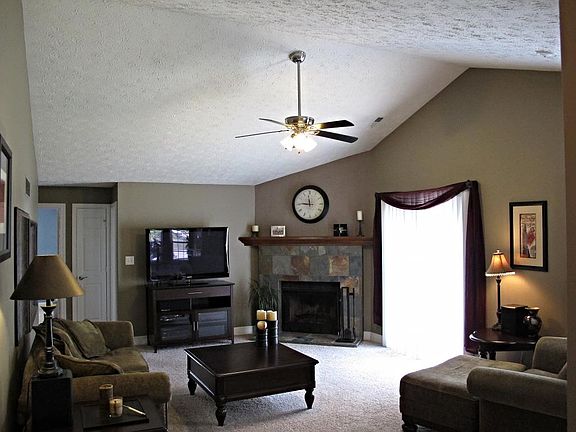 3rd image of 9443 Discovery Dr W