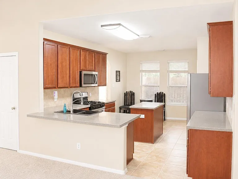 2814 Silver Bend Ln — Photo 12