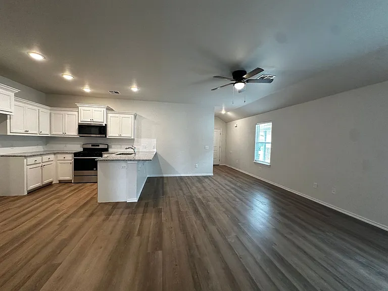 3715 Franks Way — Photo 9