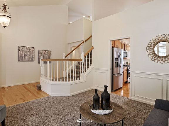 Open staircase, entry with hardwood floors.>