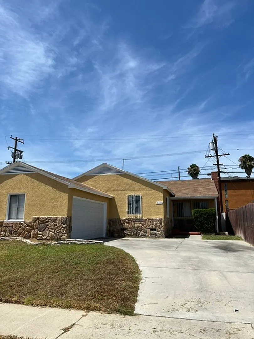 Don't miss this opportunity to lease a beautifully updated home in one of Gardena's most convenie... — Photo 1