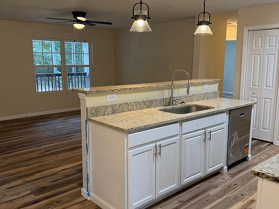 5th image of 335 Harvey Cir #10