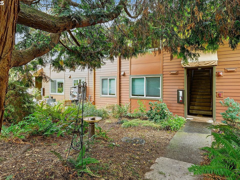 1st image of 4653 NE Killingsworth St Unit 27