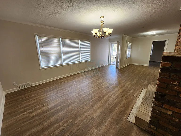 7520 W Markham St — Photo 5