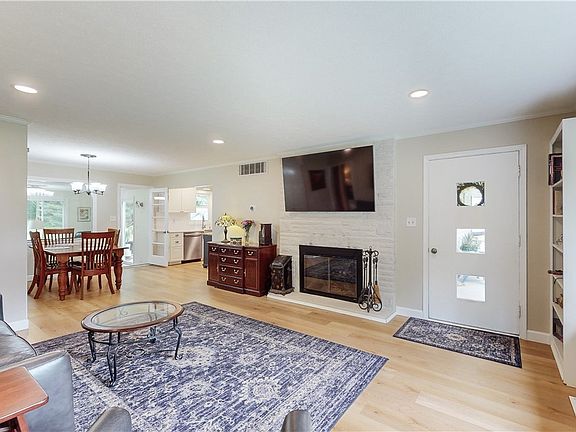 3rd image of 345 Beechwood Dr
