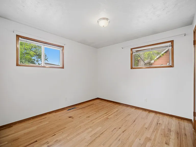 2925 W Northwest Blvd — Photo 32