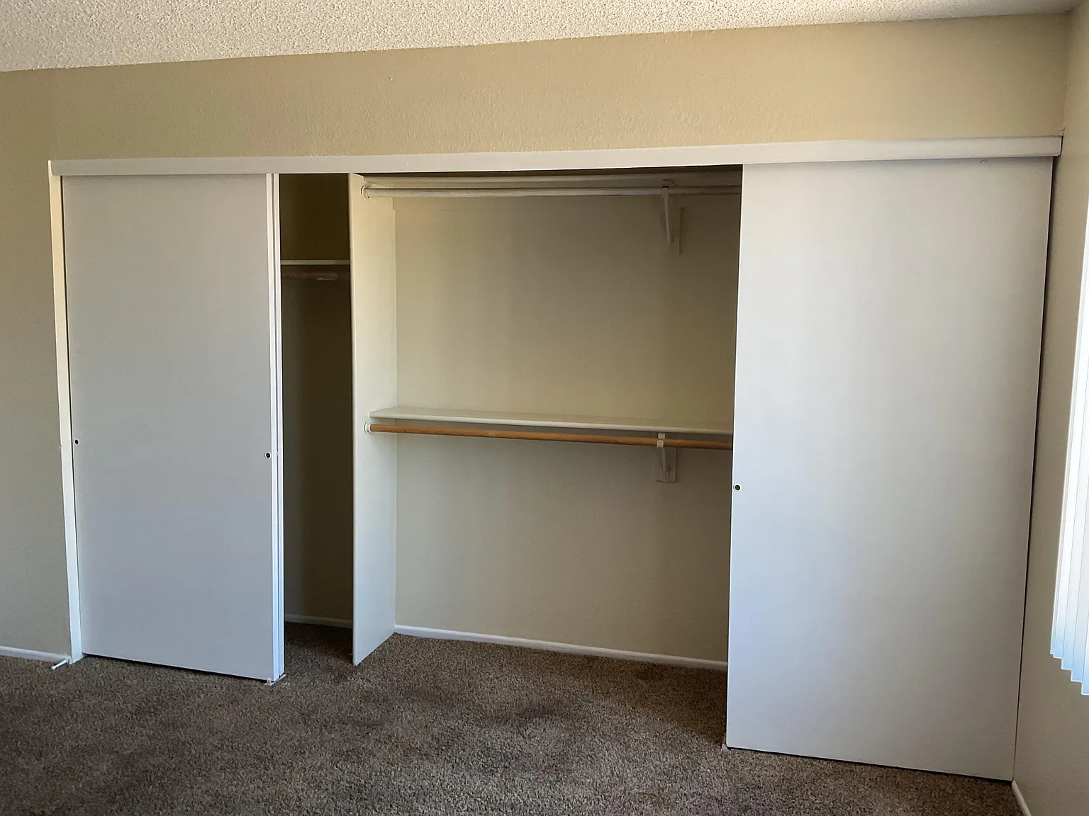 2 bed, 971 sqft, $1,350 — Photo 2