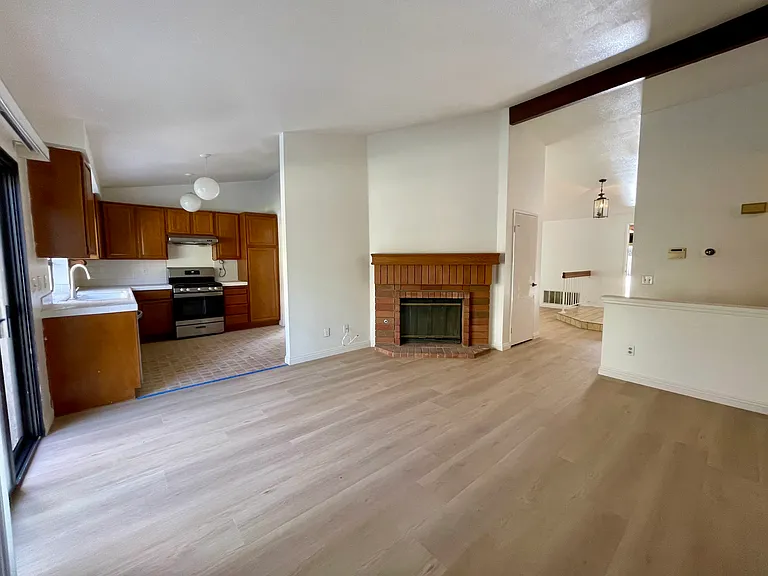 1214 Vassar Ln — Photo 4
