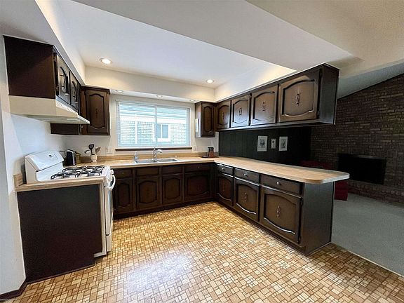 5th image of 40350 Shakespeare Dr