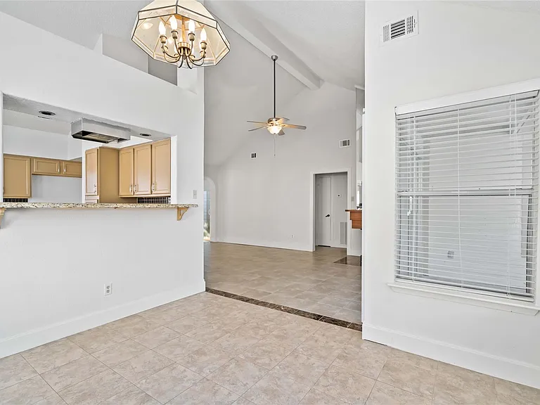 16054 Hidden Acres Dr — Photo 10
