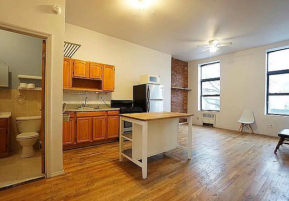 2nd image of 742 Myrtle Ave #3B