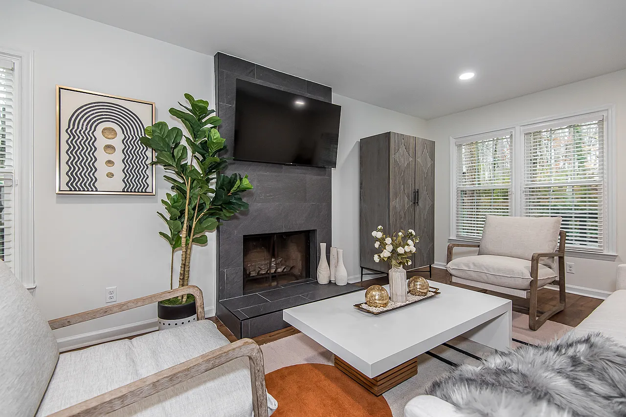 2 bed, 1080 sqft, $2,800 — Photo 2