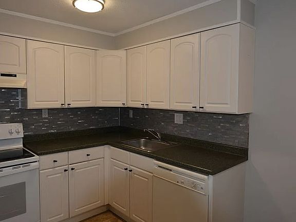 5th image of 17 Stony Brook Dr APT A2