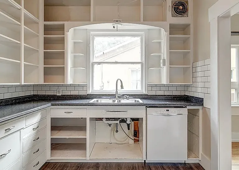 122 W 23rd St — Photo 3