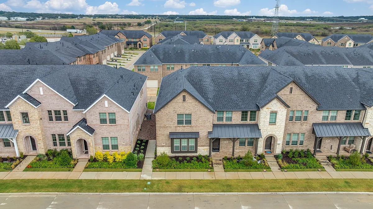 Building Photo - 512 Parkside Dr