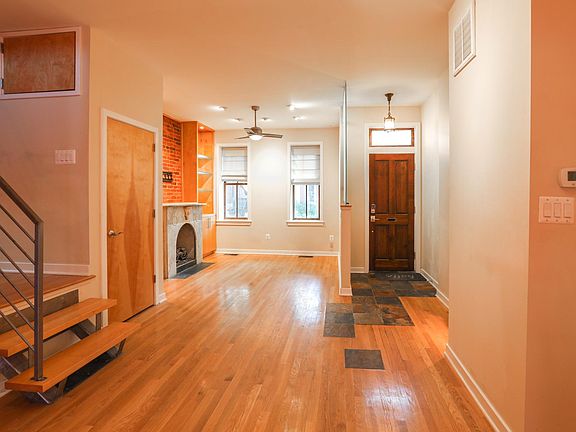 Entry area/Living room