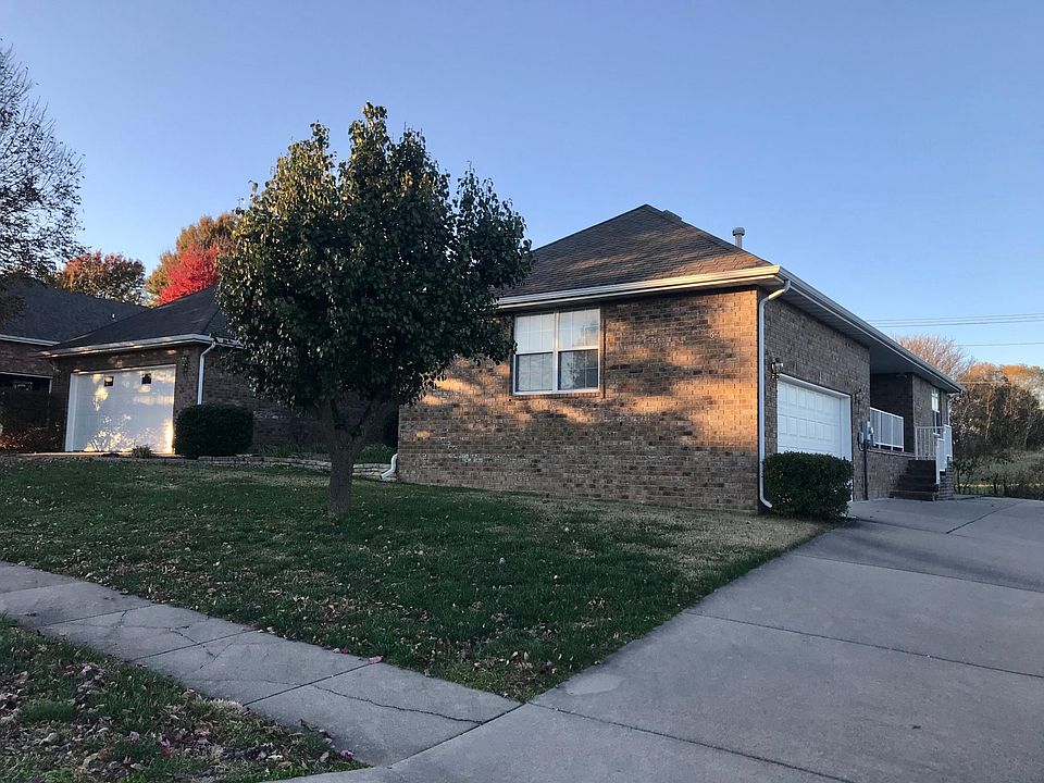 Right side of duplex is the 2/2 unit, left side of duplex 3/2 unit