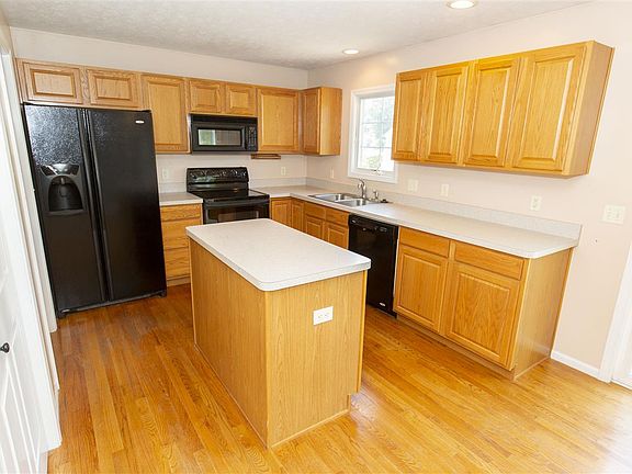 5th image of 18207 Farmington Hills Dr
