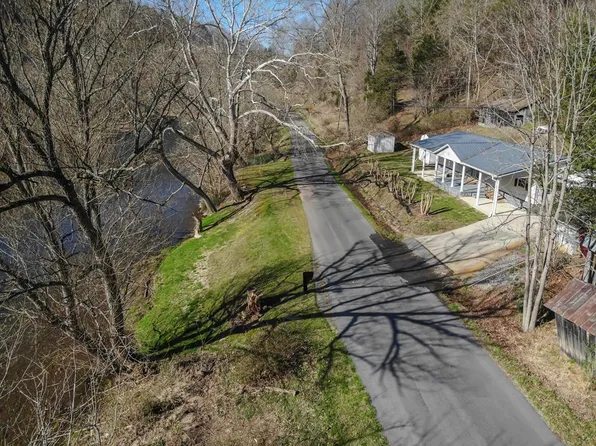 26135 N Fork River Rd, Saltville, VA 24370