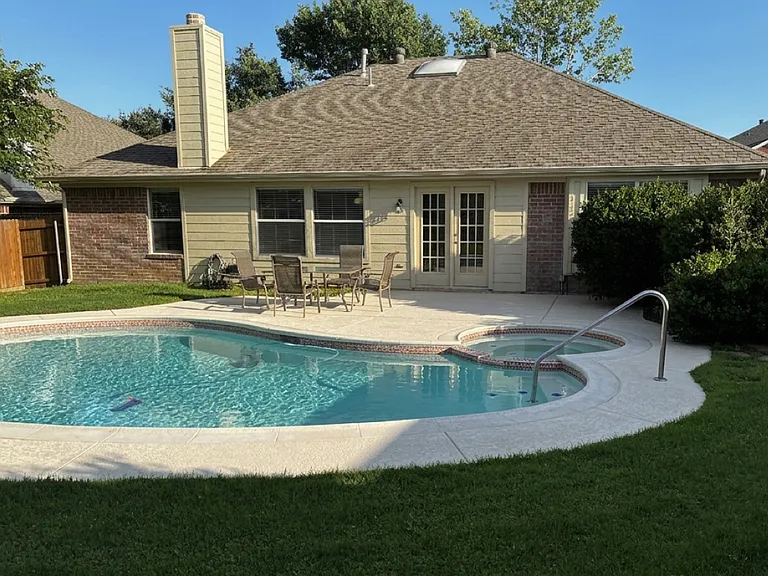 Nightingale Ln — Photo 1