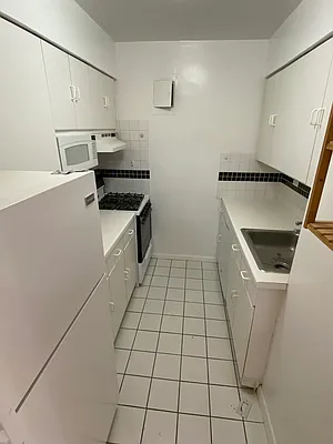 Rented by Akam Sales and Brokerage | media 3