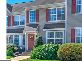 22 Horseshoe Dr, Douglassville, PA 19518
