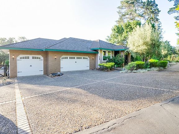 2nd image of 1700 Manzanita Avenue