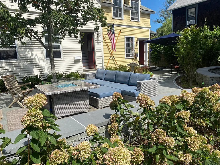 31 Marsh St — Photo 2