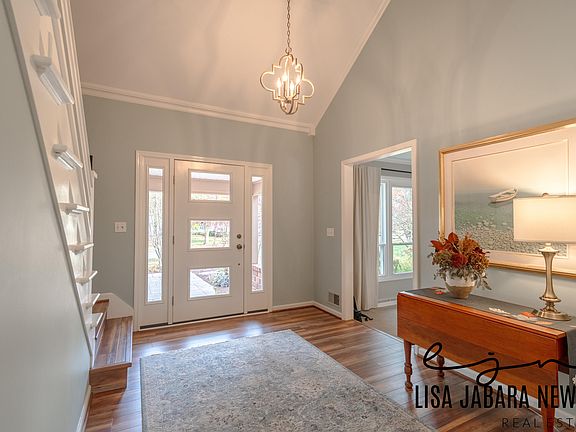 5th image of 2812 Oakwood Dr SE